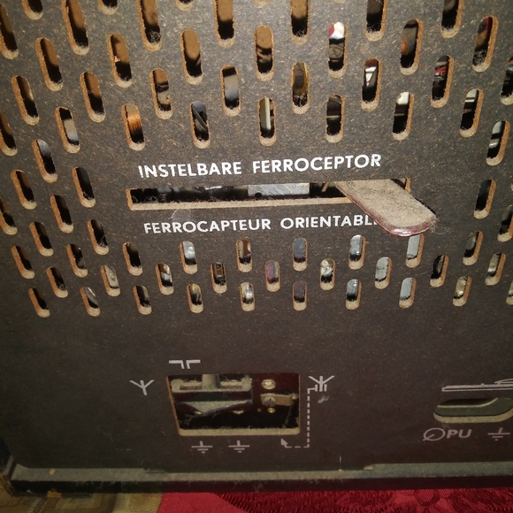 Antique Tube Table Radio - Picture 4 of 10